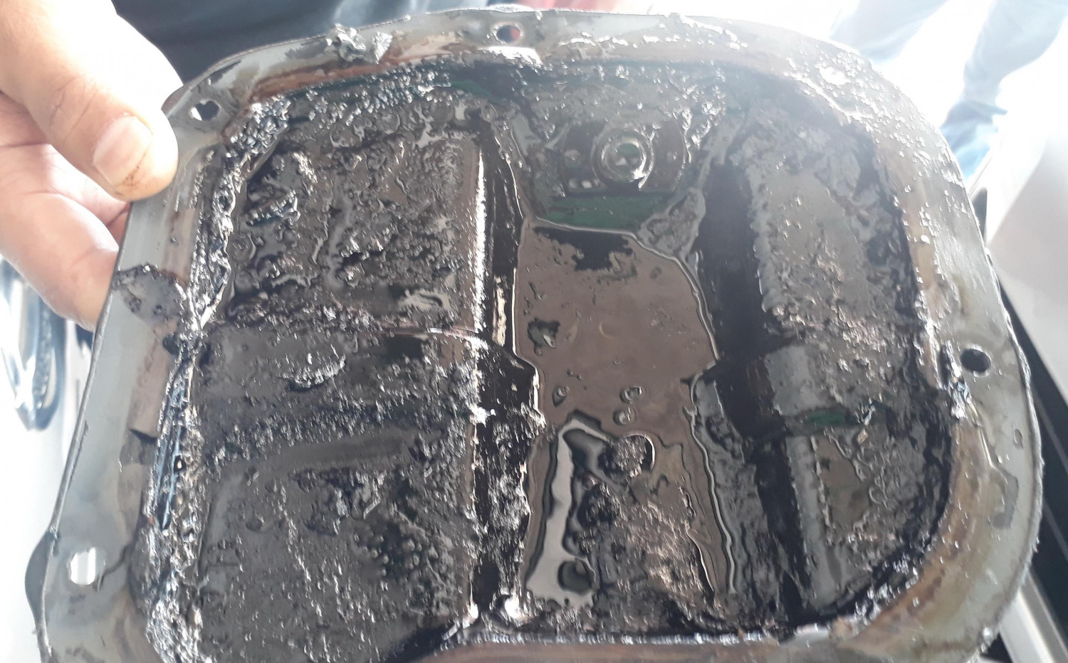 Seperti Bom Waktu, Ini Dampak Biarkan Banyak Sludge Oli Mesin