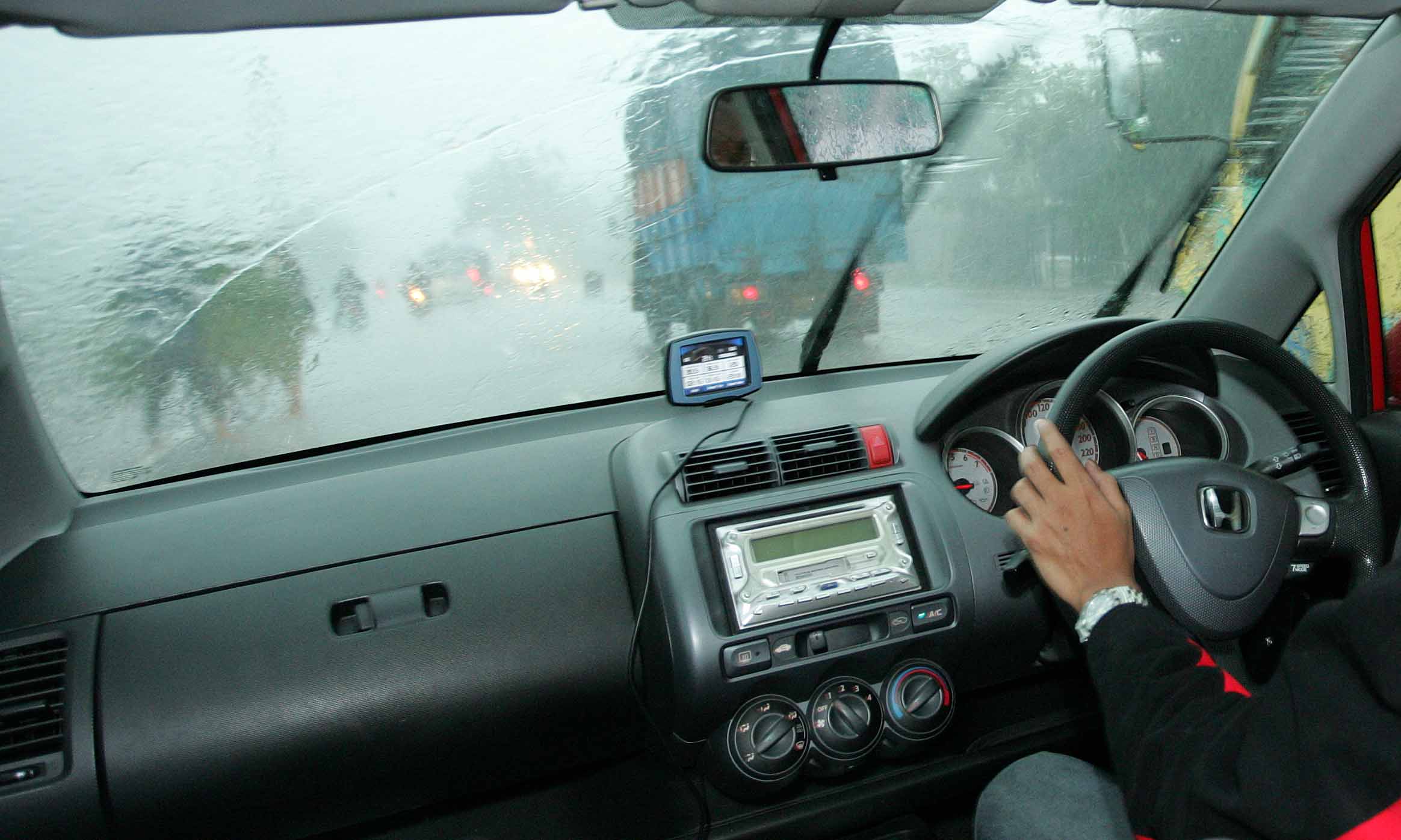 Musim Hujan, Ini Tiga Komponen Mobil Bekas Yang Gampang Berkarat