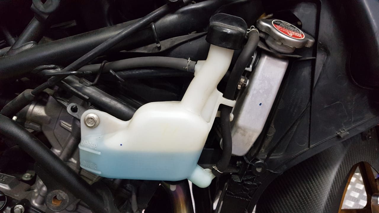 Begini Cara Mudah Merawat Tabung Cadangan Air Radiator Di Motor Bekas