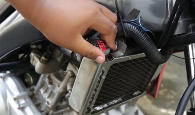 mesin overheat, motor bekas, penyebab mesin overheat, penyebab motor overheat, motor overheat, penyebab mesin motor overheat, Ini Sebabnya Kenapa Mesin Motor Sering Overheat Meskipun Coolant Sudah Diganti