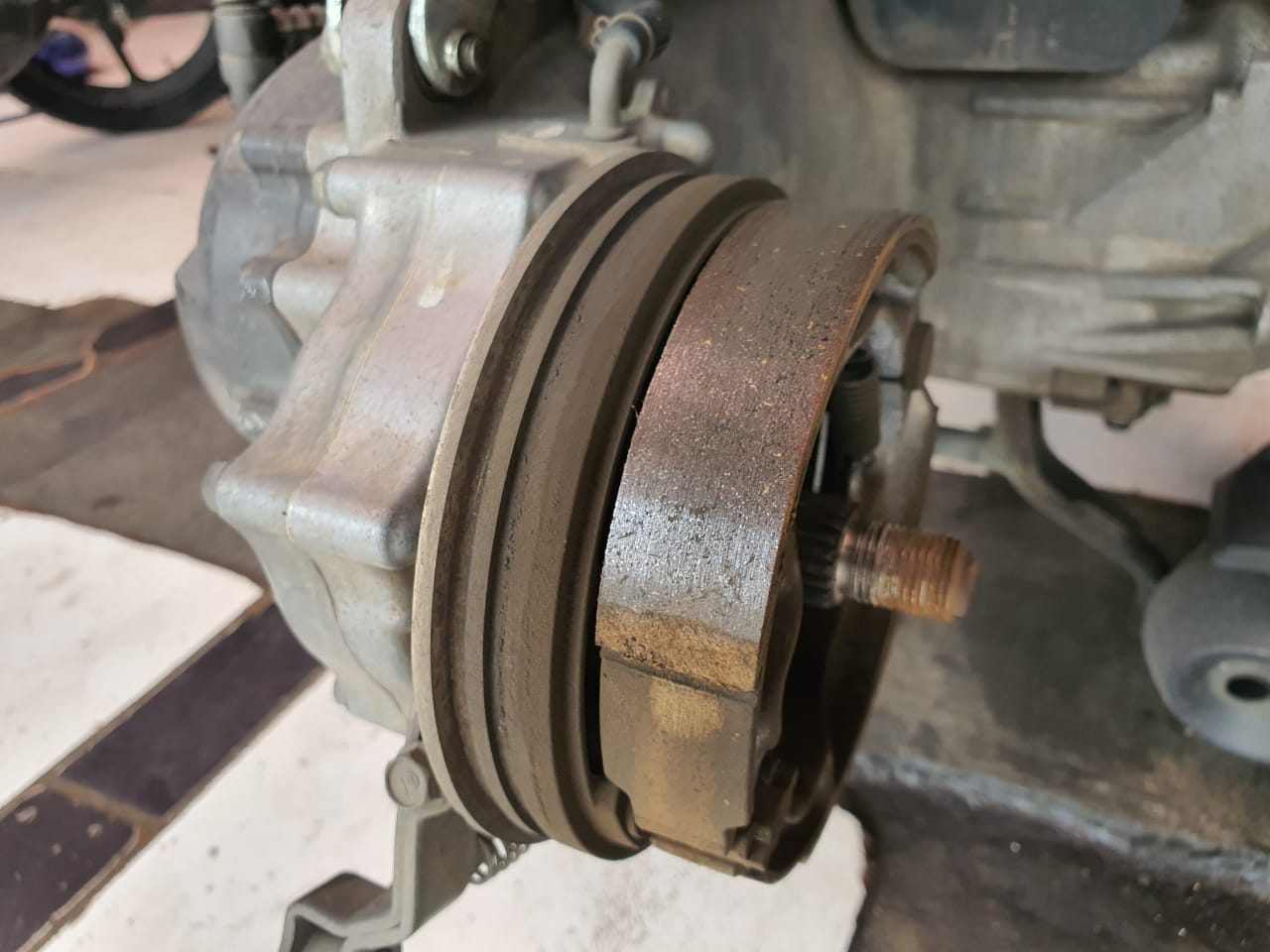 Ini Gunanya Tanda Anak Panah Yang Ada Di Dekat Baut Setelan Rem Belakang Motor Bekas