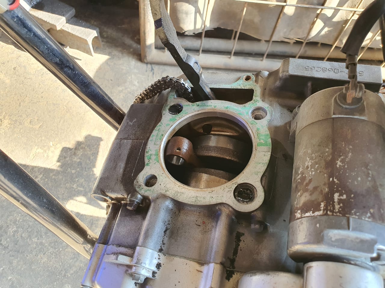 Bukan Cuma Piston, Ini Dampak Mengerikan Motor Bekas Kehabisan Oli Mesin