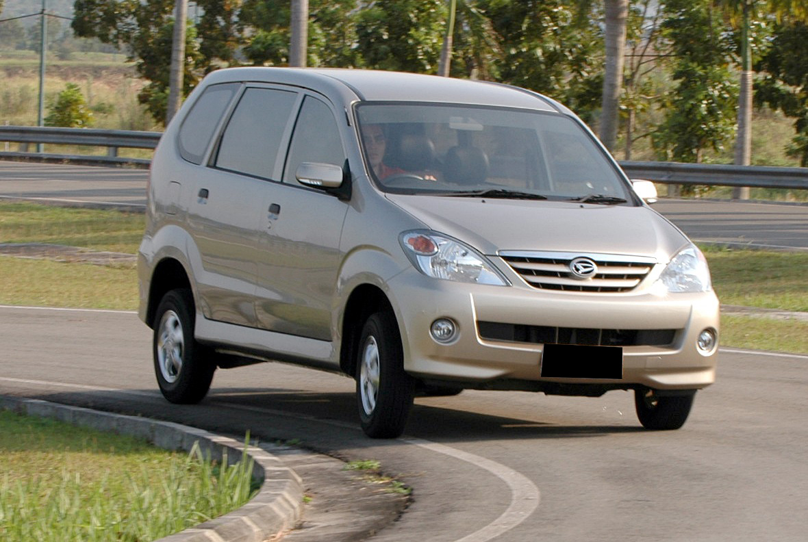 Jelang Lebaran Mobil Bekas Daihatsu Xenia 20010-2011 Tinggal Segini