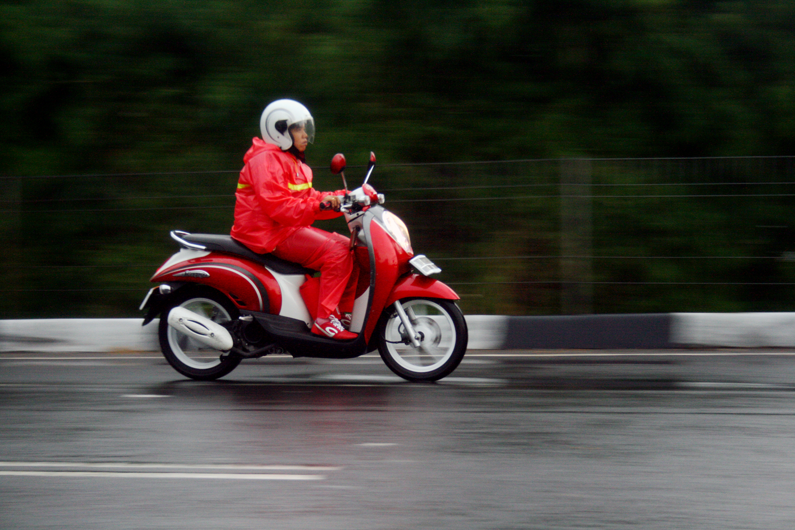 Pantas Motor Sering Brebet Saat Hujan Tanda Part Ini Minta Diganti