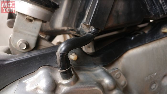 motor matic, Slang Hawa Gardan, slang hawa, slang hawa cvt, slang hawa cvt motor matic, Jangan Biarkan Slang Hawa CVT Motor Matic Robek, Dampaknya Bikin Kantong Bolong