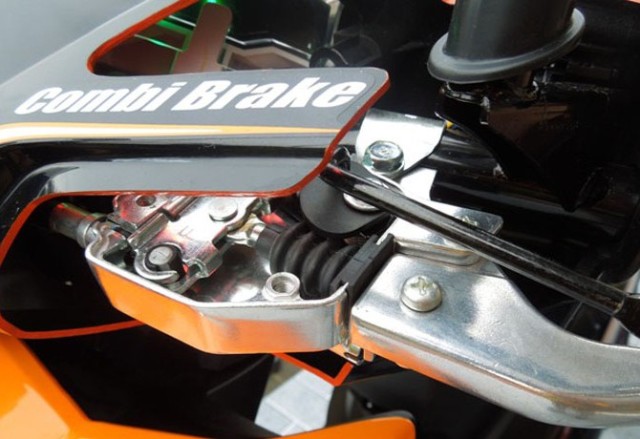 motor matic, rem motor, Combi Brake System (CBS), rem motor matic, cara setel rem cbs, cara setel combi brake system, cara setel rem motor matic, Tips Cara Menyetel Combi Brake System di Motor Matic Tanpa Perlu ke Bengkel