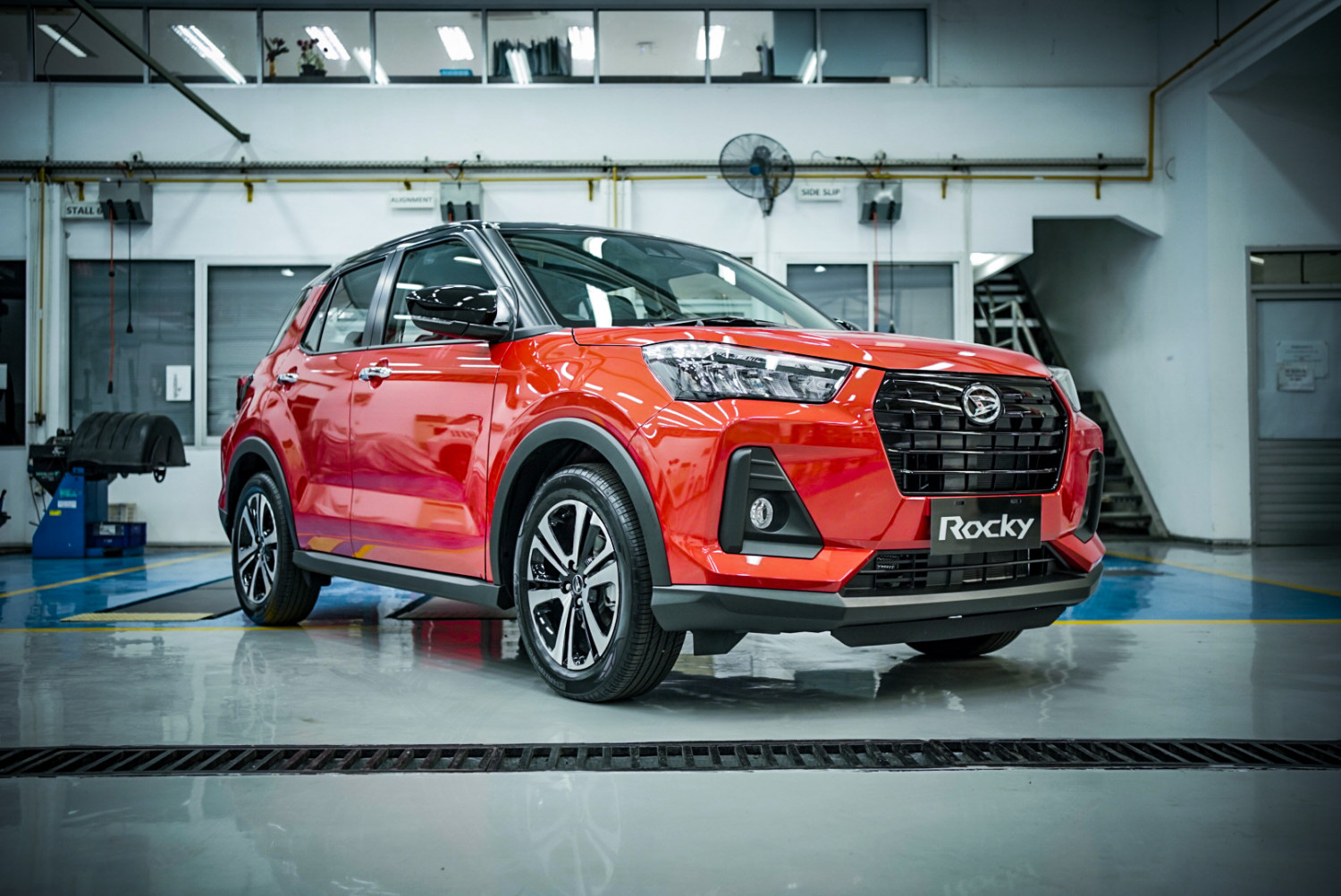 Mudik Lebaran Naik Mobil Bekas Daihatsu Rocky, Tipe 1.2 X M/T Cuma Segini