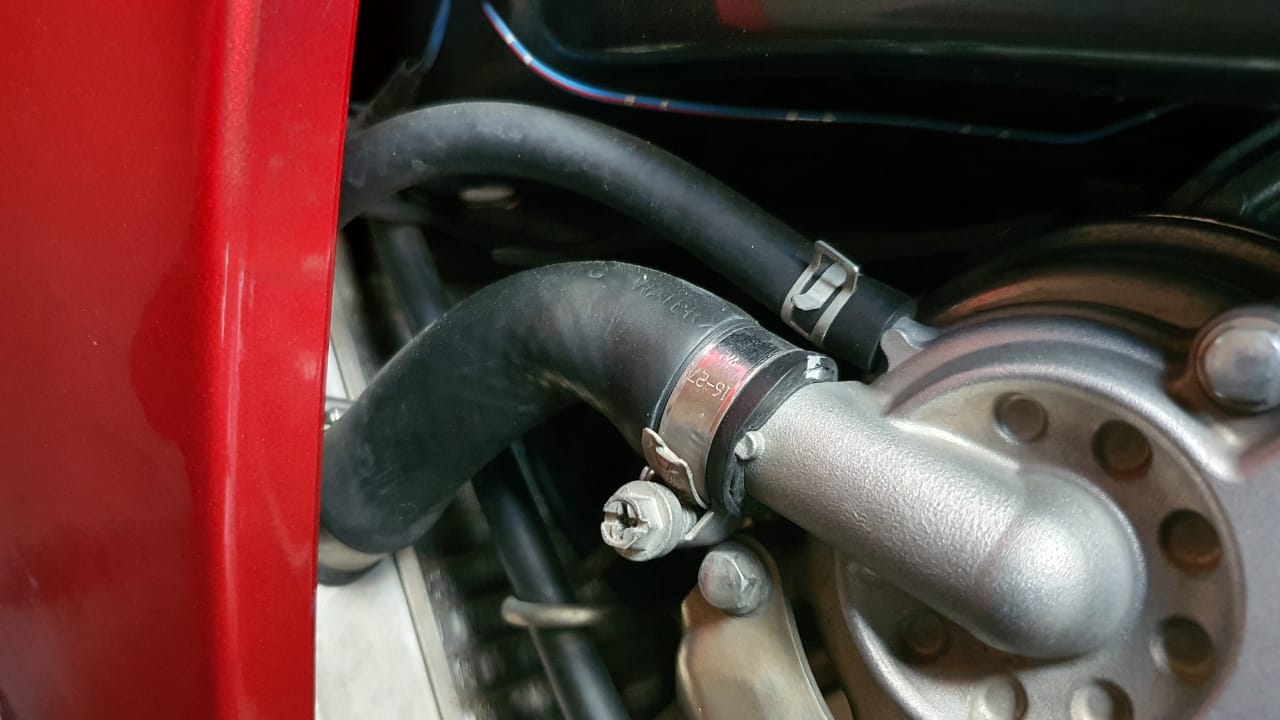 Tiga Ciri-ciri Slang Radiator di Motor Bekas Sudah Harus Diganti Baru