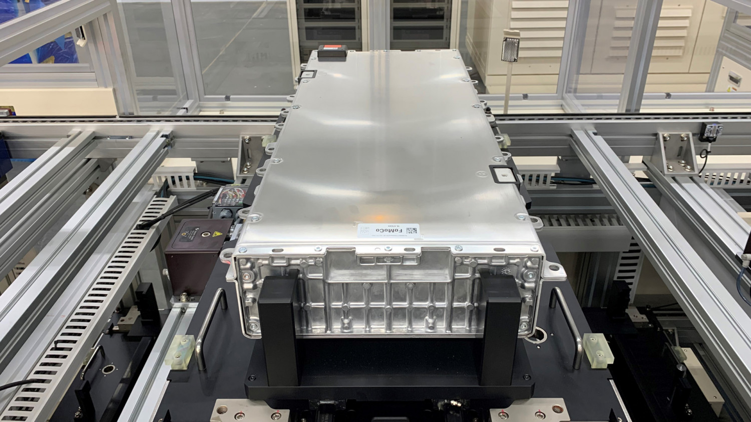 Tak Lagi Fokus Mobil Listrik, Ford Tarik Rem dan Main di Baterai Model Begini