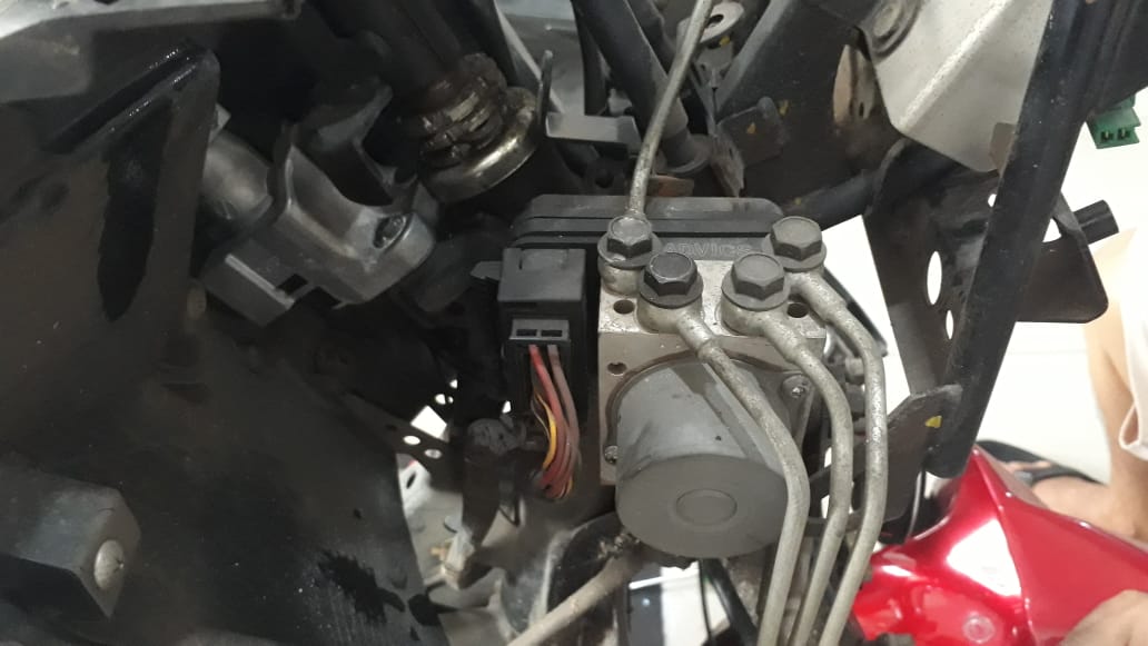 Modul ABS, modul abs rusak, gejala modul abs rusak, ciri modul rem abs rusak, Dua Gejala Awal Kerusakan Sistem Modul Rem ABS di Motor Bekas