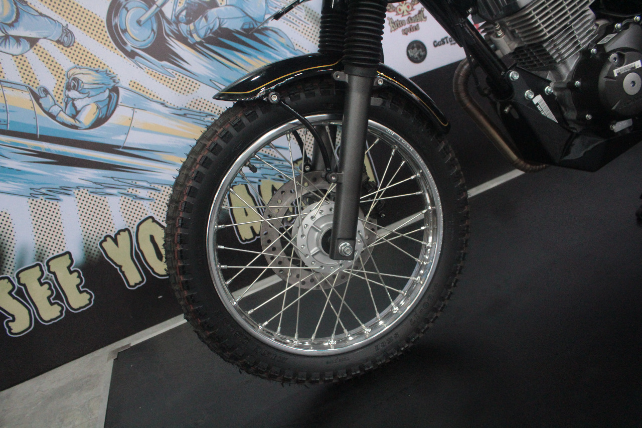 motor bekas, pelek motor, pelek jari-jari, cara bikin pelek jari-jari kinclong lagi, pelek jari-jari motor, cara poles pelek jari-jati, Cuma Pakai Bedak Bayi Pelek Jari-jari Motor Bekas Bisa Kinclong Lagi, Simak Caranya