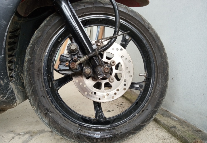 motor bekas, rem cakram, piringan rem cakram, Piringan Cakram, penyebab piringan rem cakram kemakan, penyebab piringan rem cakram tipis, Part Ini Jadi Penyebab Piringan Rem Cakram Motor Kemakan Terus, Apa Saja?