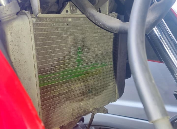 radiator bocor, air radiator, radiator motor, servis radiator, radiator flush, Awas Kebiasaan Sepele Ini Bisa Bikin Radiator Motor Gampang Bocor