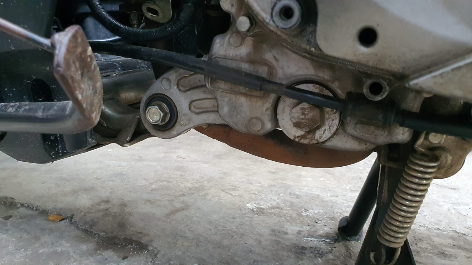 motor matic, engine mounting, engine mounting motor matic, penyebab engine mounting rusak, penyebab engine mounting motor matic rusak, Inilah Hal Sepele Yang Wajib Dihindari Agar Engine Mounting Motor Matic Awet