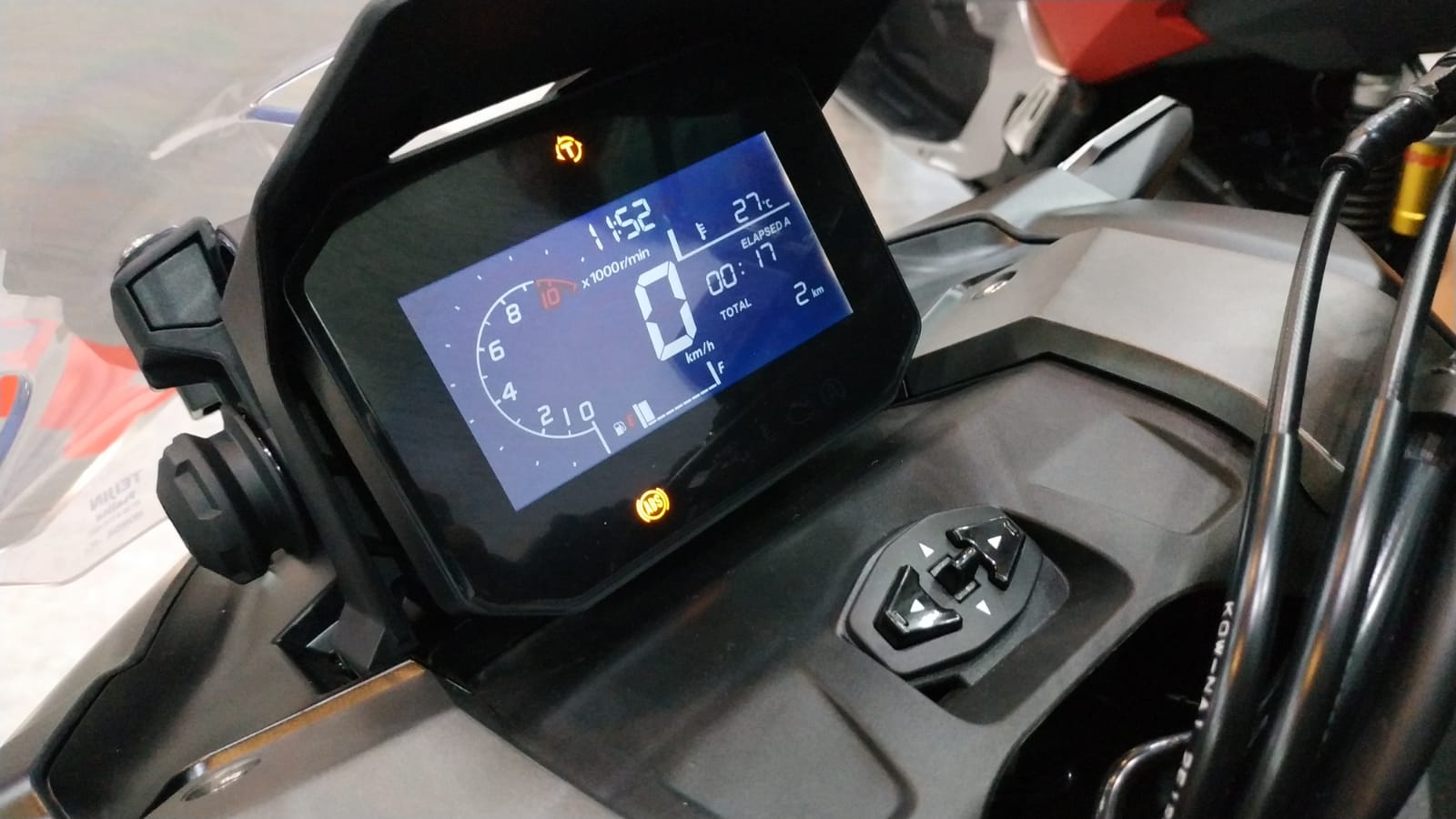 lampu, honda adv, check engine, Honda ADV 160, ADV 160, Bukan Rusak, Ini Penyebab Check Engine Honda ADV 160 Menyala Saat Motor Dipanaskan