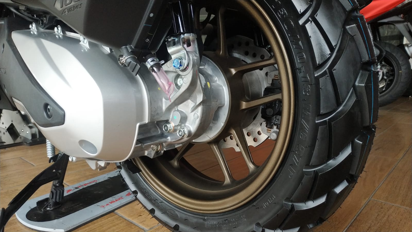 Hati-hati, Kebiasaan Sepele Ini Jadi Penyebab Pelek Motor Matic Gosong