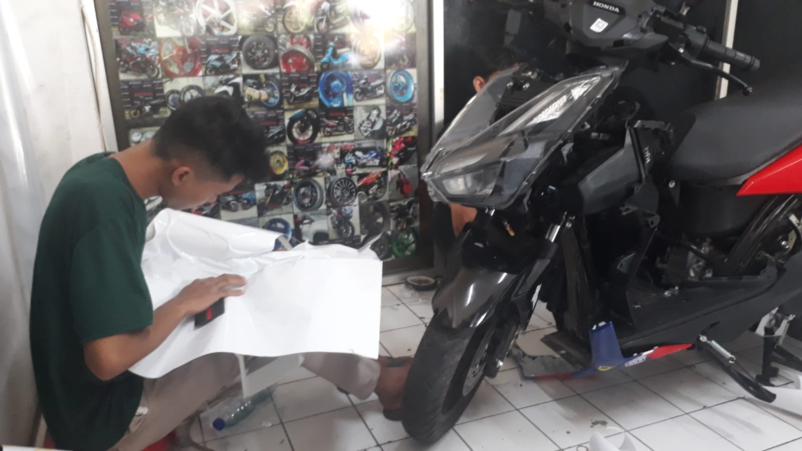 bengkel spesialis, Wrapping, repaint motor, Ozora Decal, wrapping motor, Mau Wrapping Bodi Atau Repaint Motor Bekas Kesayangan? Ke Sini Saja