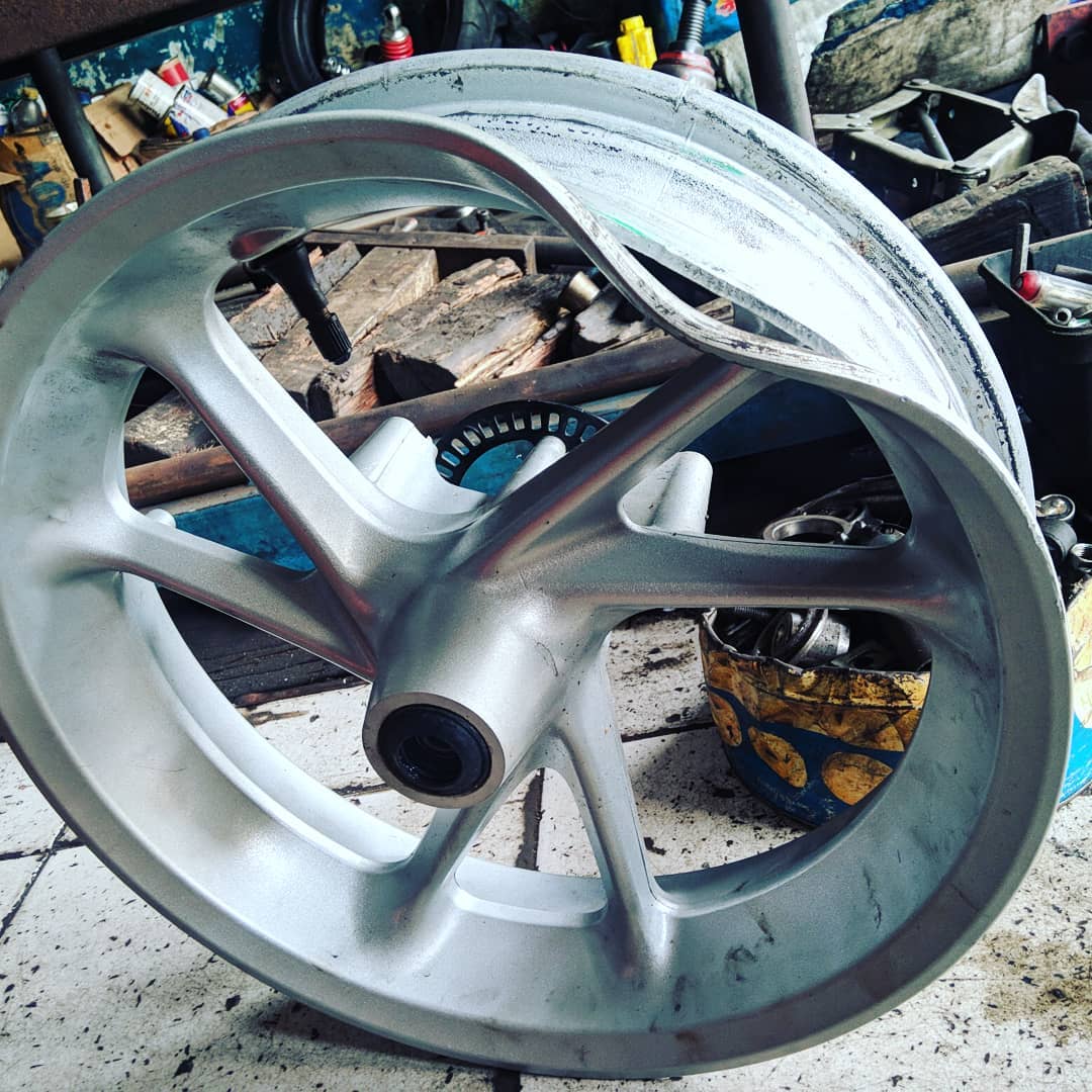 Motor Sering Hantam Lubang? Ini 4 Komponen yang Bakal Menguras Dompet