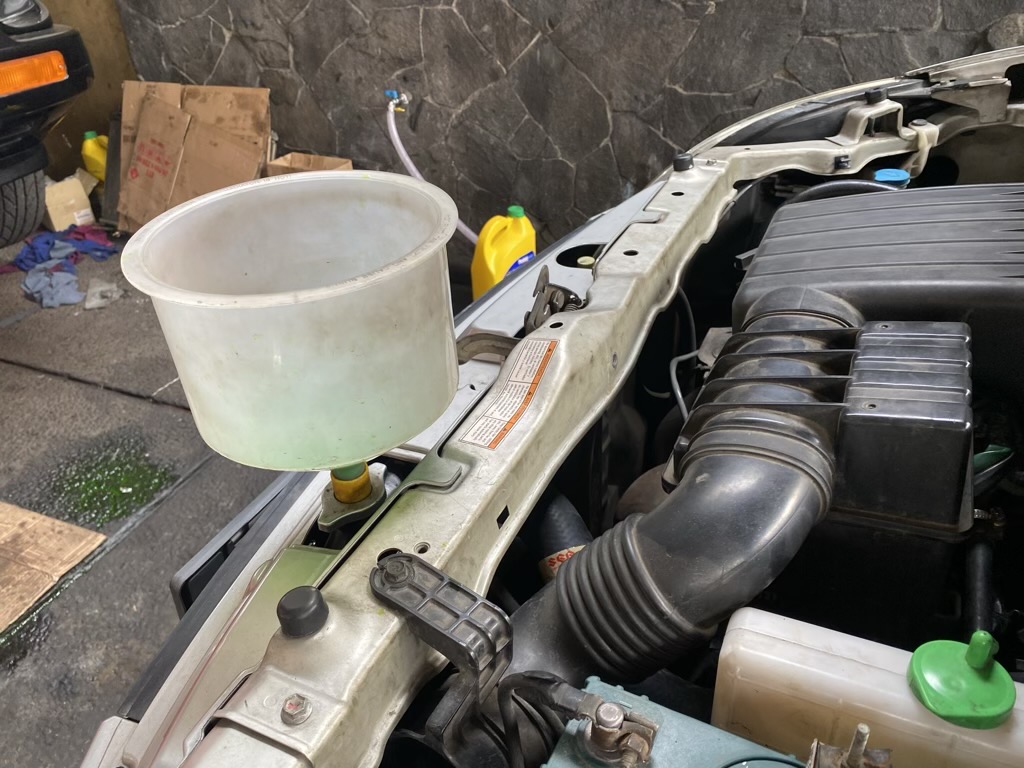 mobil bekas, air radiator, air radiator mobil, penyebab air radiator bocor ke ruang bakar, tanda air radiator bocor ke ruang bakar, Ini Tandanya Bila Air Radiator di Mobil Bekas Bocor Ke Ruang Bakar
