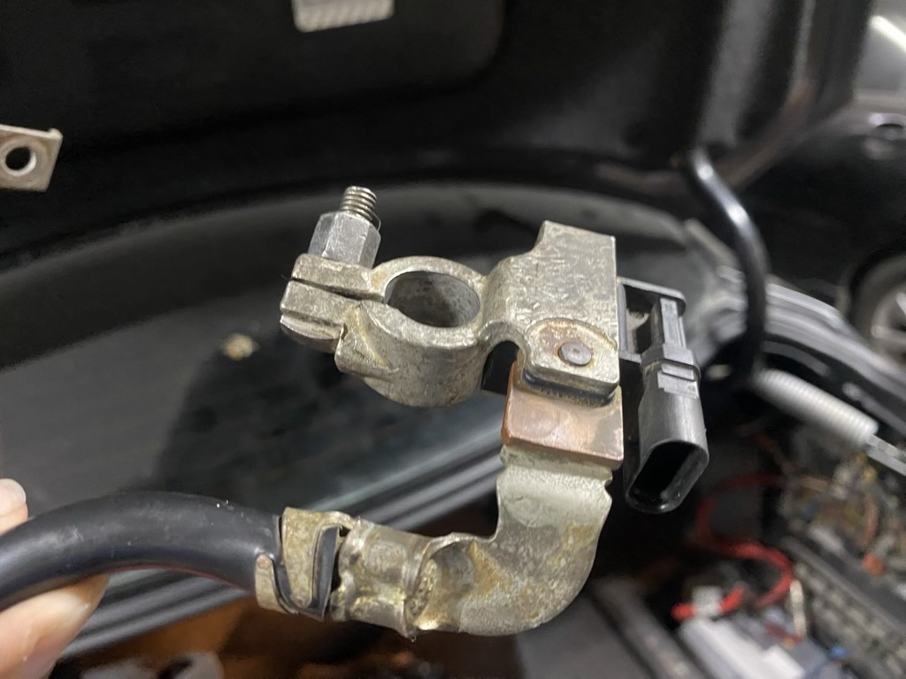 Pasang Aki Baru Harus Hubungkan Terminal Positif Dahulu, Ini Alasannya