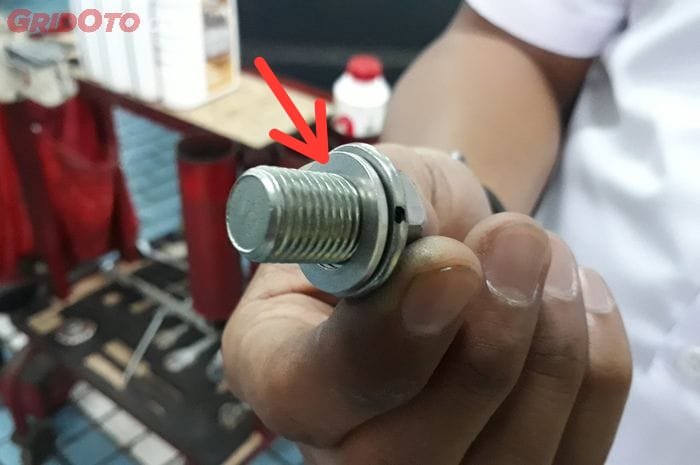 Ternyata Ini Fungsi Ring Yang Ada Di Baut Pembuangan Oli Motor Bekas