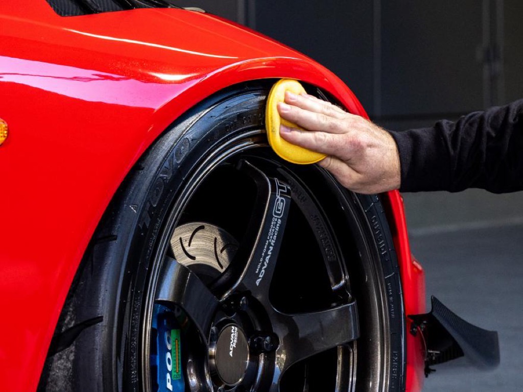 semir ban, PT Hankook Tire Sales Indonesia, Billy Cahyadi, Sering Pakai Semir Bisa Bikin Ban Mobil Retak-retak, Ini Kata Ahlinya