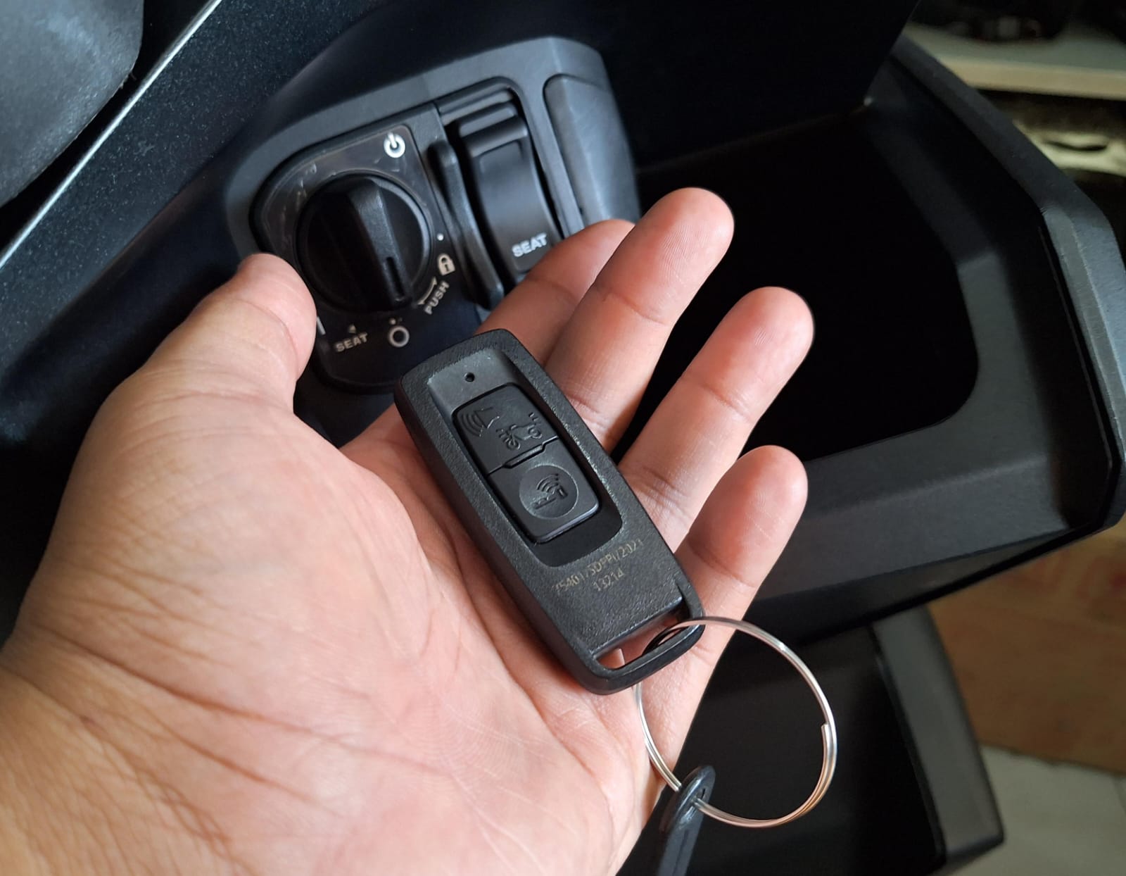 motor matic, remote keyless, cara ganti baterai remote keyless, baterai remot keyless, remote keyless honda, Tips Cara Mengganti Baterai Remote Keyless di Motor Matic Honda
