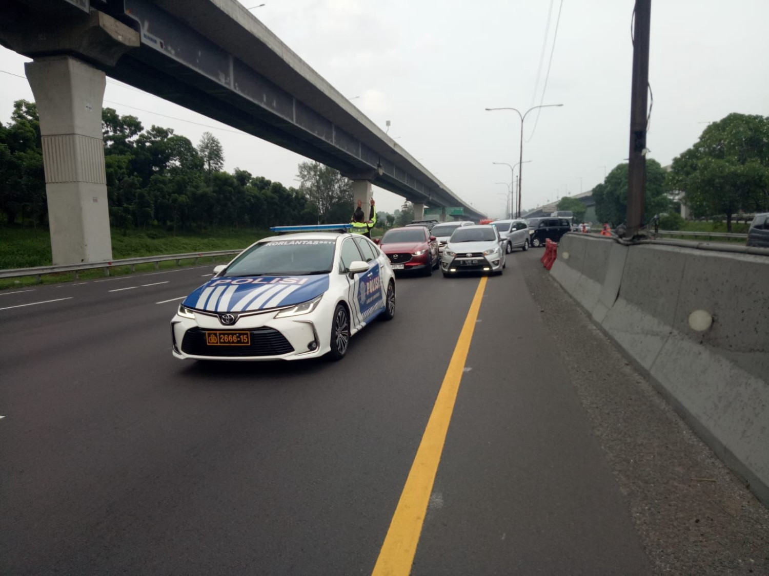 Tol Jakarta-Cikampek Masih Padat, Polisi Terapkan Skema Khusus