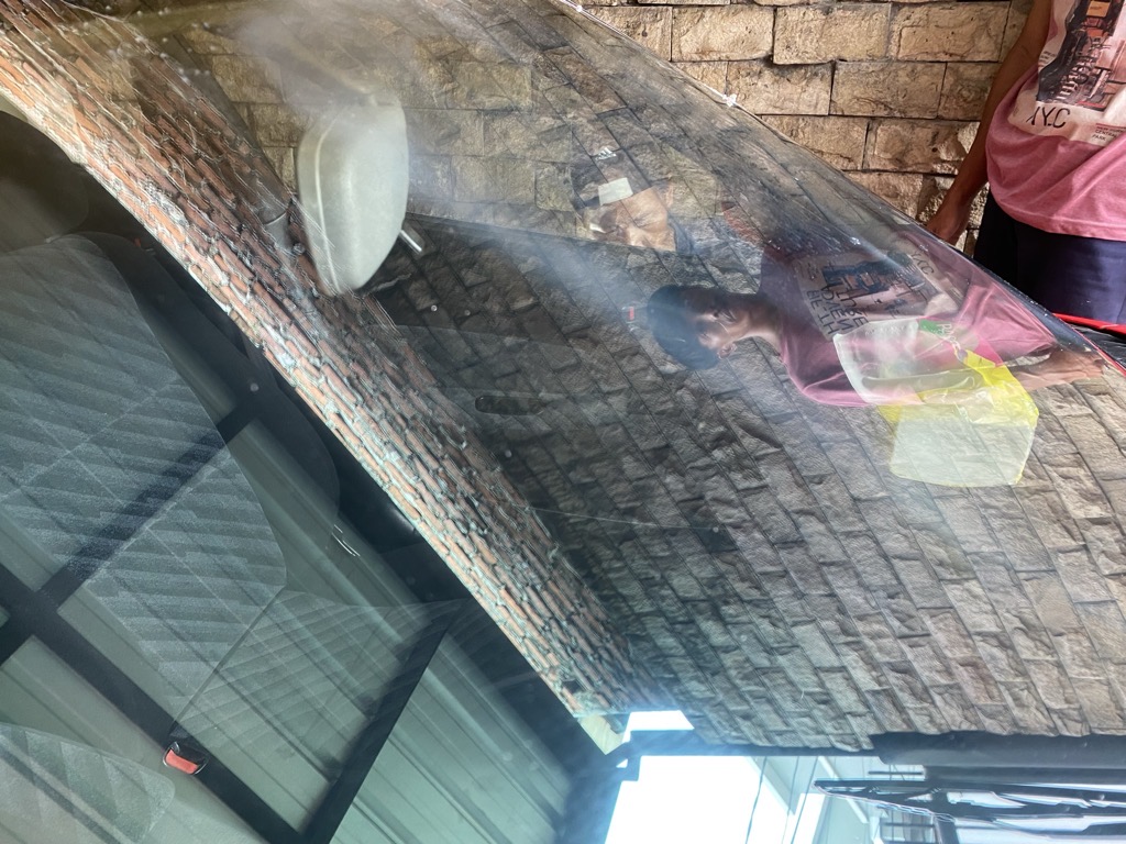 Ternyata Noda Air Pada Kaca Mobil Lama-lama Bisa Jadi Jamur!