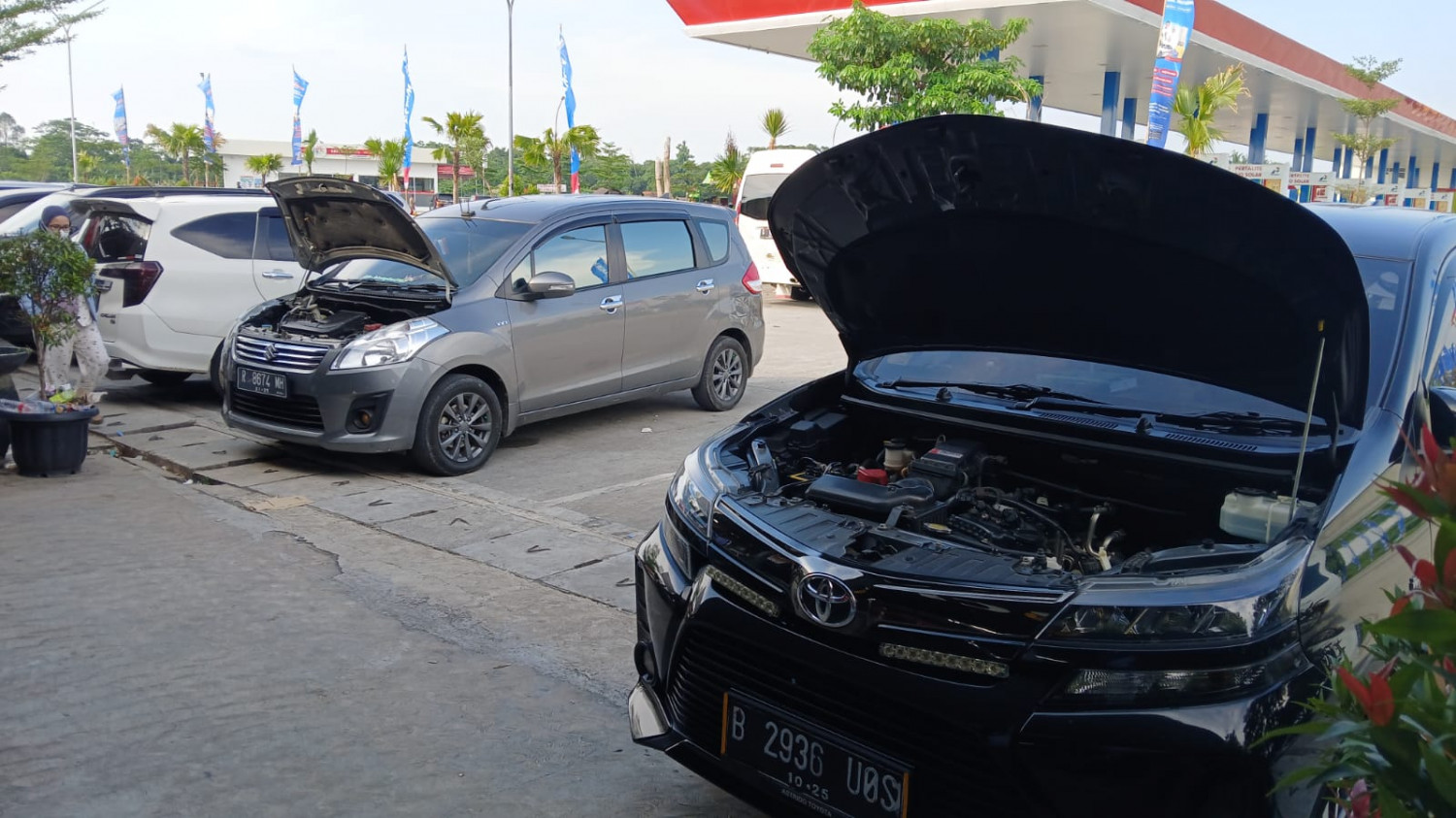 Kap Mesin Perlu Dibuka Saat Istirahat Di Rest Area? Faktanya Begini