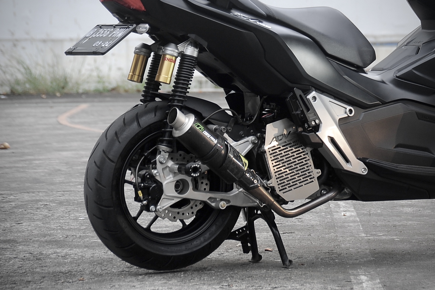 Ternyata Ini Sebabnya Roda Belakang Motor Matic Susah Dilepas