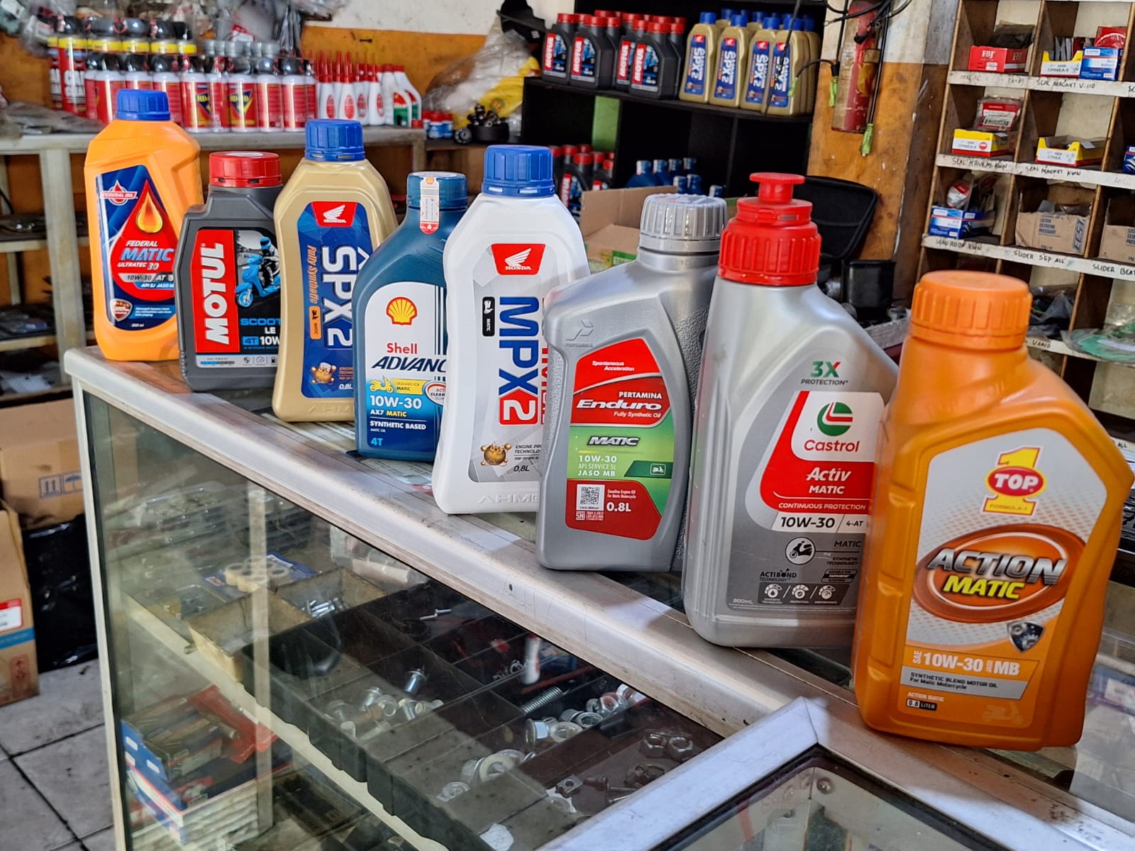 Emang Bisa Oli Mesin Motor Basi Seperti Makanan? Begini Faktanya