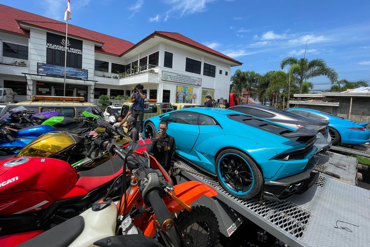 lelang motor, lelang mobil mewah, Doni Salmanan, Ini Daftar Mobil dan Motor Mewah Doni Salmanan yang Laku Dilelang, Porsche Hingga Ninja H2