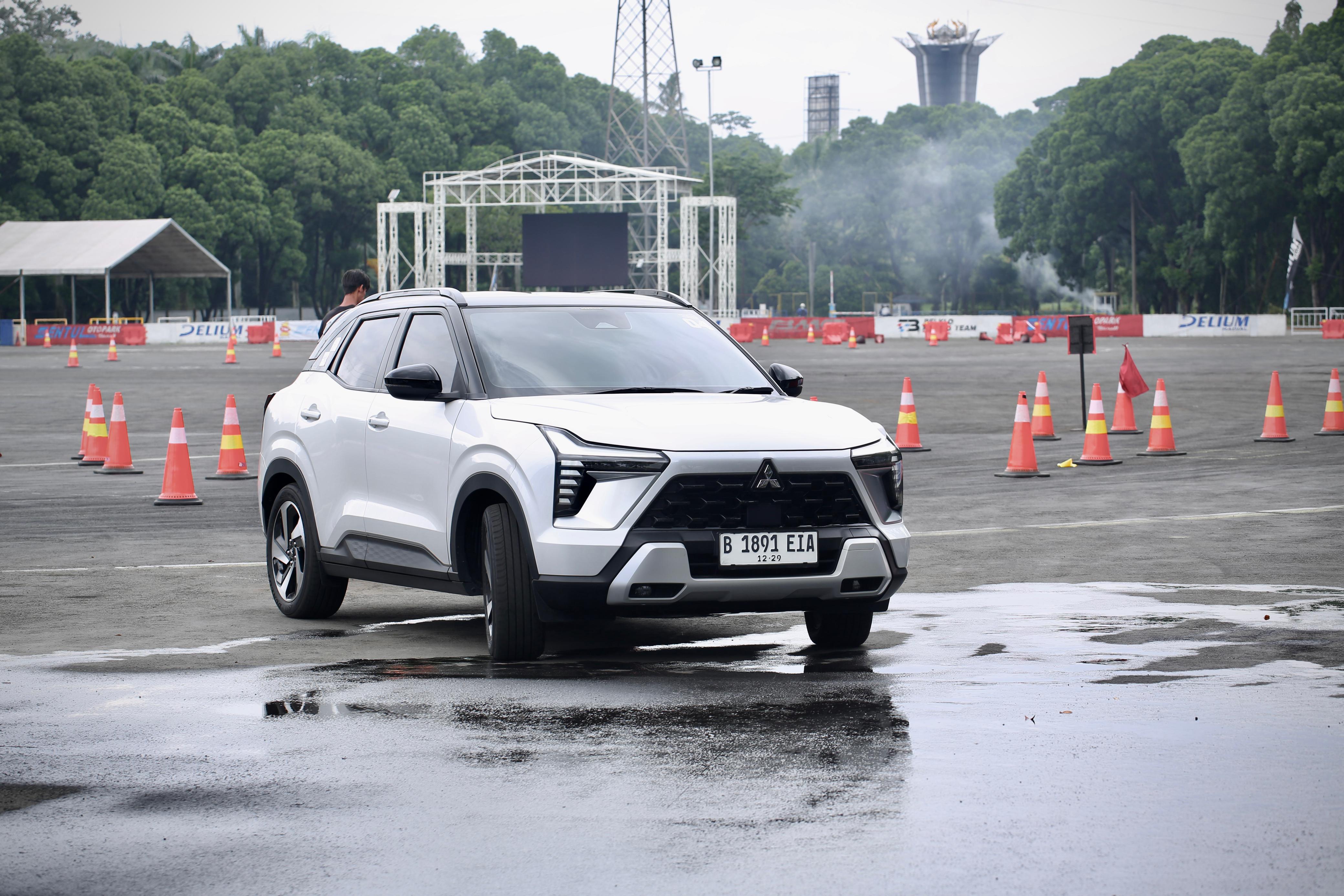 Aman Melibas Jalan Licin Saat Hujan, Ini Kecanggihan Drive Mode Wet Mitsubishi Xforce