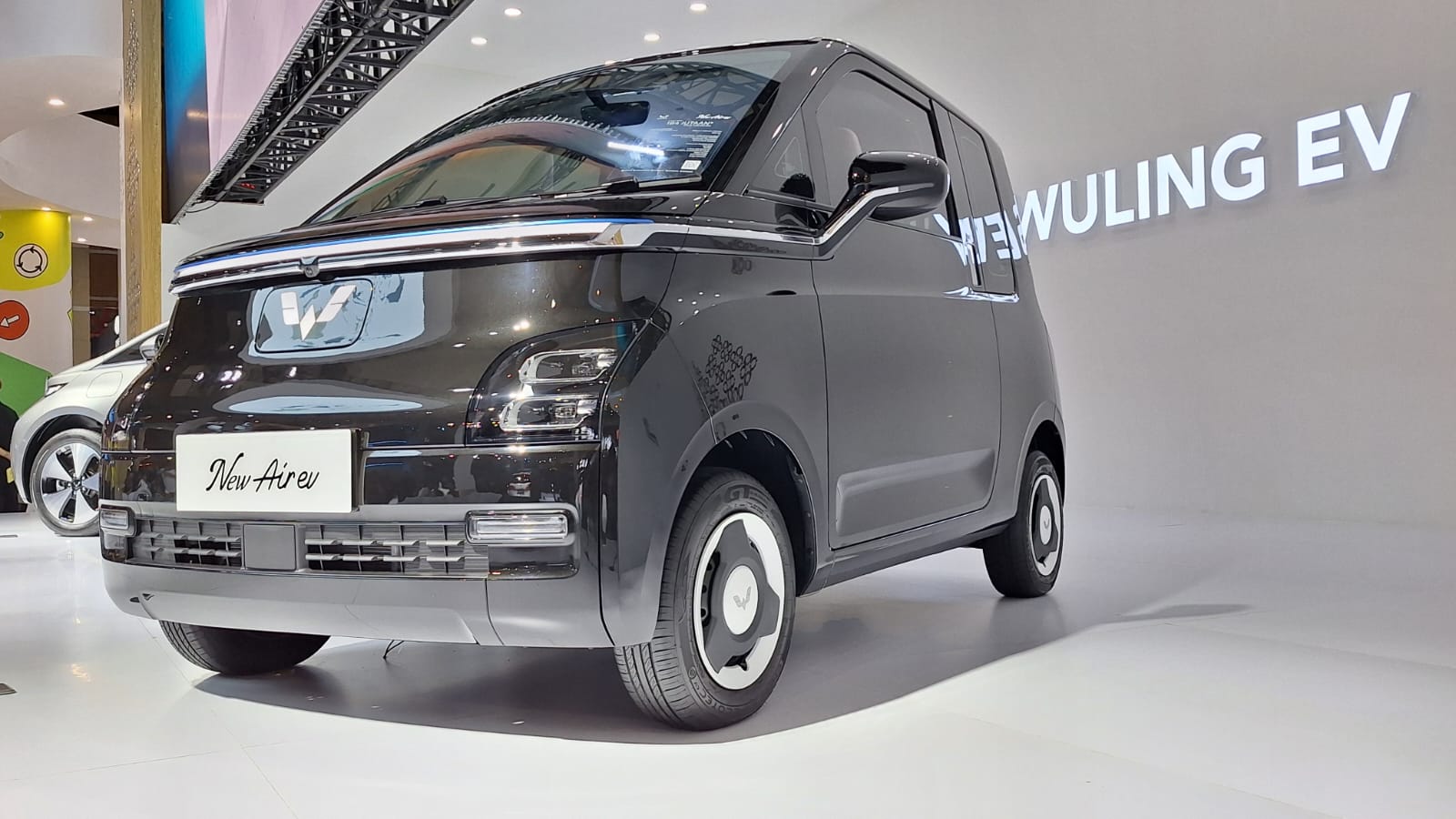 mobil listrik, wuling motors, wuling air ev, harga wuling air ev, air ev, Wuling Air ev Tetap Jadi City Car Listrik Terpopuler, Ini Rahasia Daya Tariknya di Pasar Indonesia!