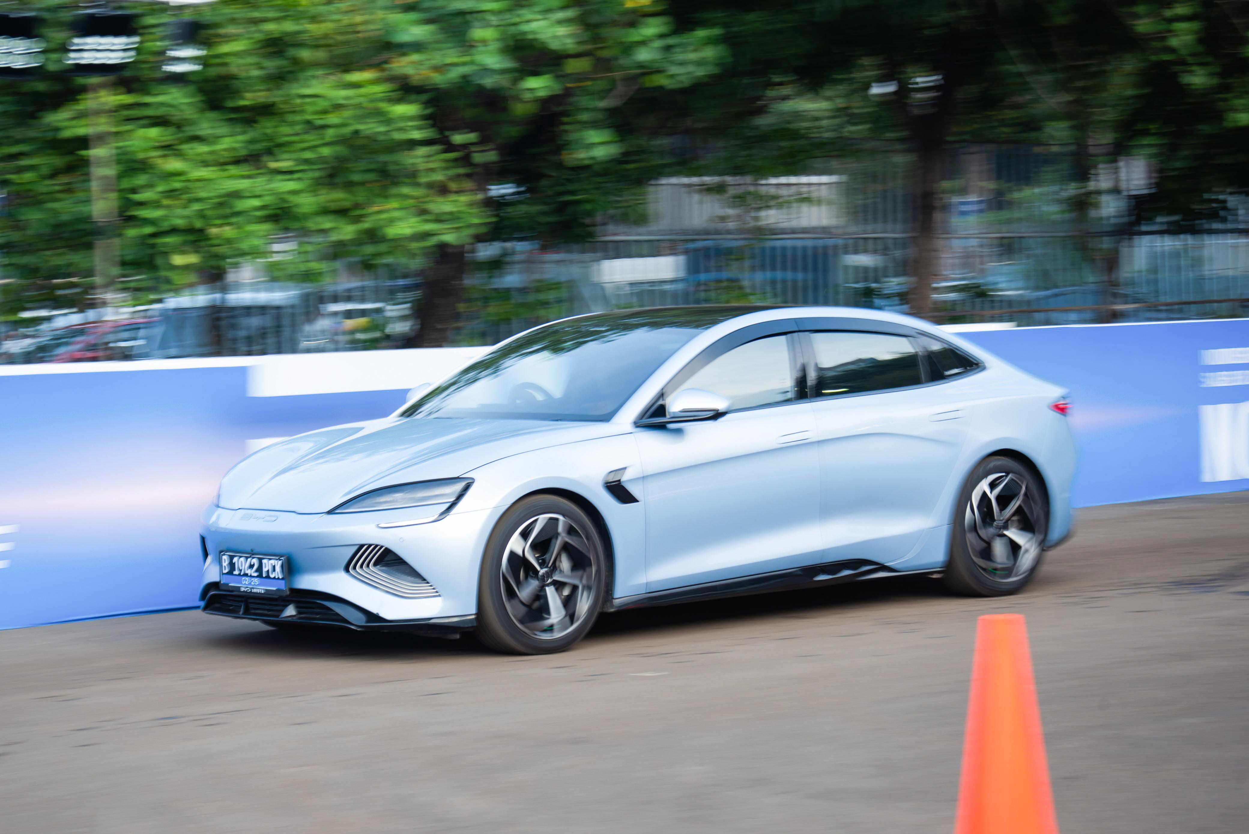 Punya Tenaga Buas, Ini Dia Lima Mobil Listrik Terkencang Di Indonesia