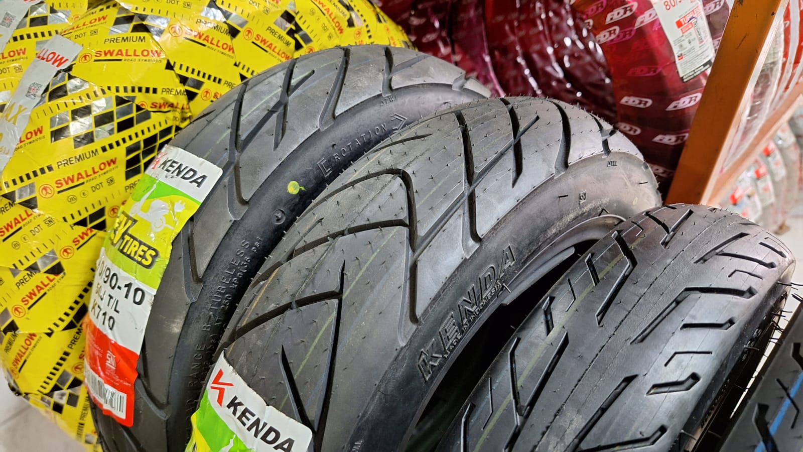ban motor, motor bekas, ban alur terbalik, fungsi alur ban terbalik, ban motor alur terbalik, Pantas Saja, Ternyata Ini Sebabnya Ada Ban Motor Bekas yang Alurnya Terbalik