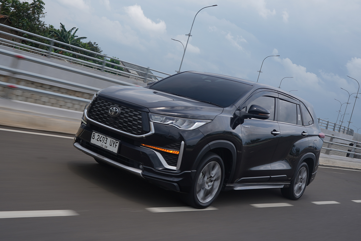 mobil bekas innova zenix, harga mobil bekas innova zenix, Toyota Innova Zenix Hybrid, Segini Kisaran Harga Bekasnya