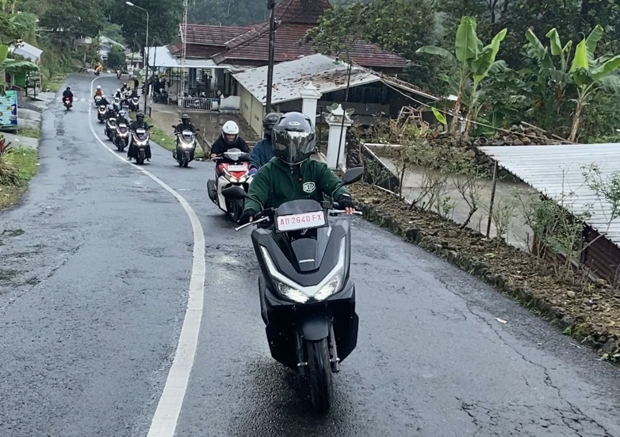 motor matic, penyebab motor matic slip, penyebab motor matic slip saat tanjakan, kenapa motor matic slip saat tanjakan, apa penyebab motor matic slip saat tanjakan, Motor Matic Sering Slip Saat Jalan Menanjak, Ternyata Ini Penyebabnya