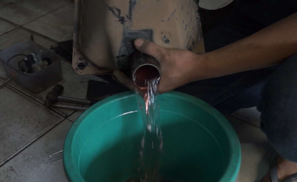 Ini Lho Manfaat  Kuras Tangki Motor Bekas Injeksi Secara Berkala