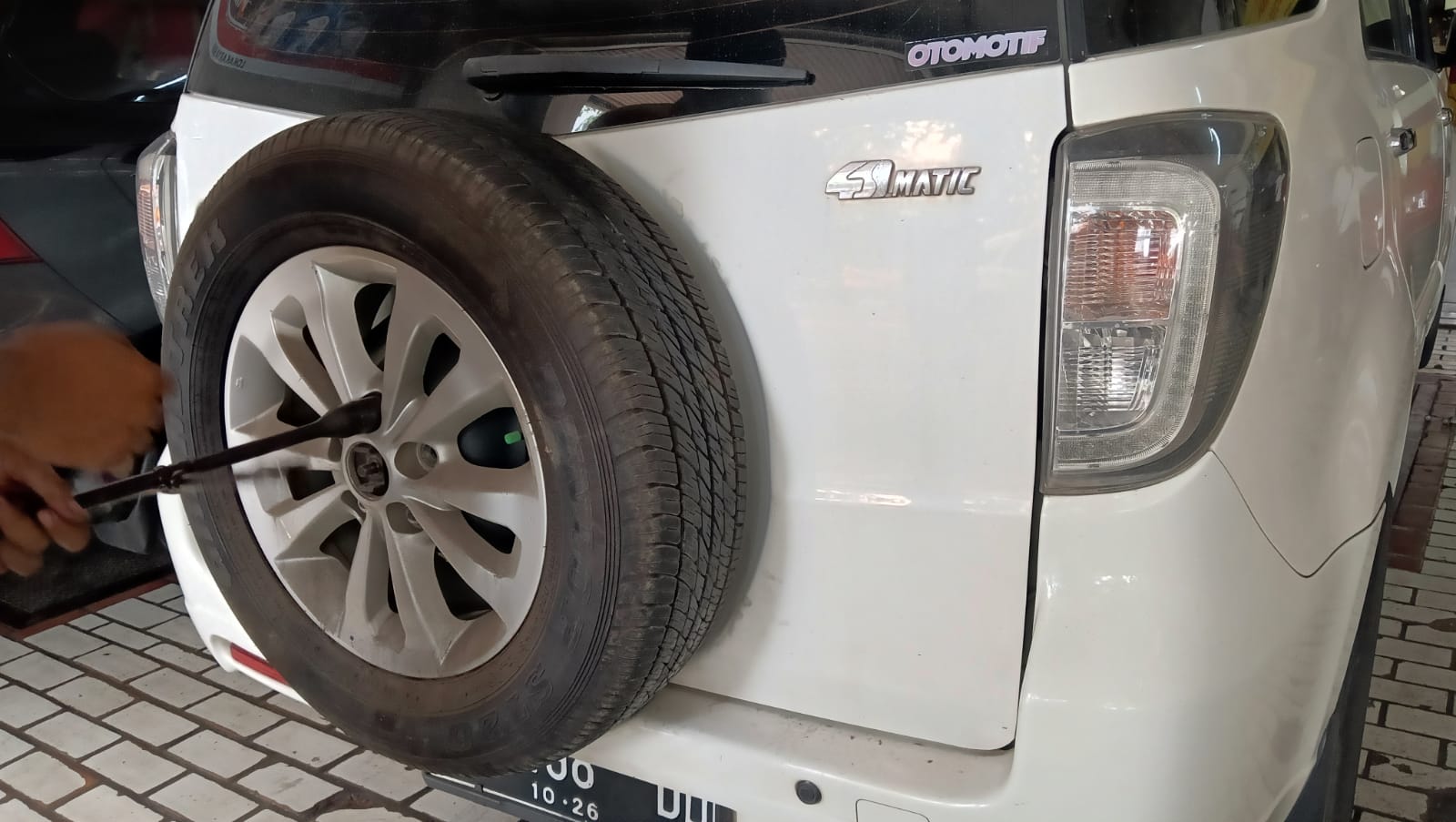 rawat, kotor, tekanan angin, ban serep, dibersihkan, Enggak Susah Cing, Begini Cara Merawat Ban Serep Mobil Biar Awet