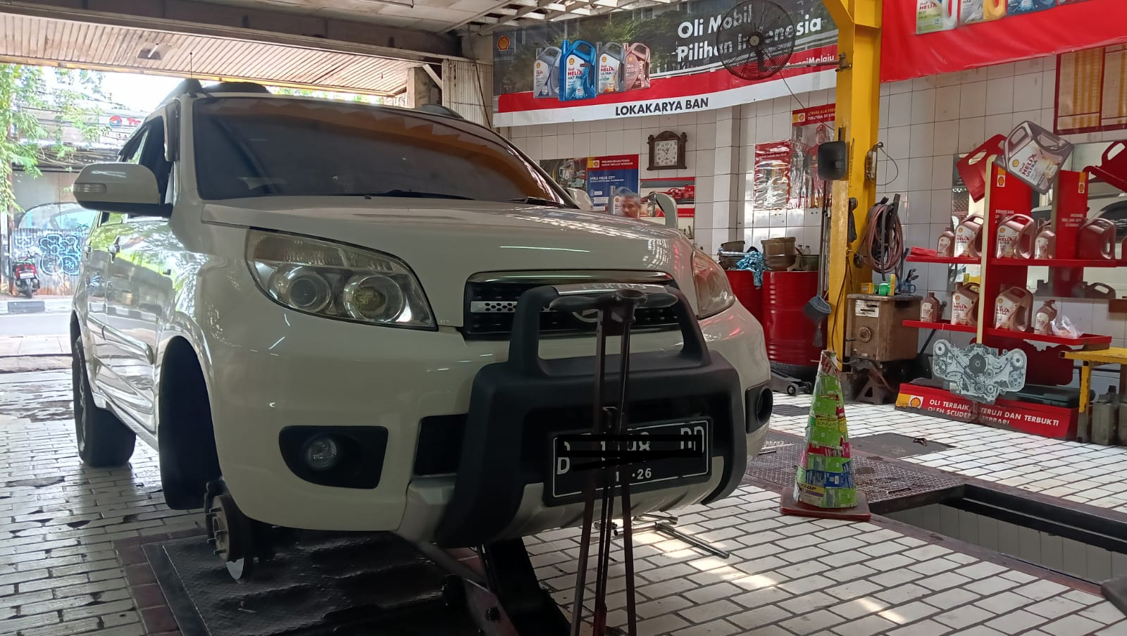 Kaki-kaki Bunyi Saat Jalan Rusak? Ini Komponen Mobil yang Harus Dicek