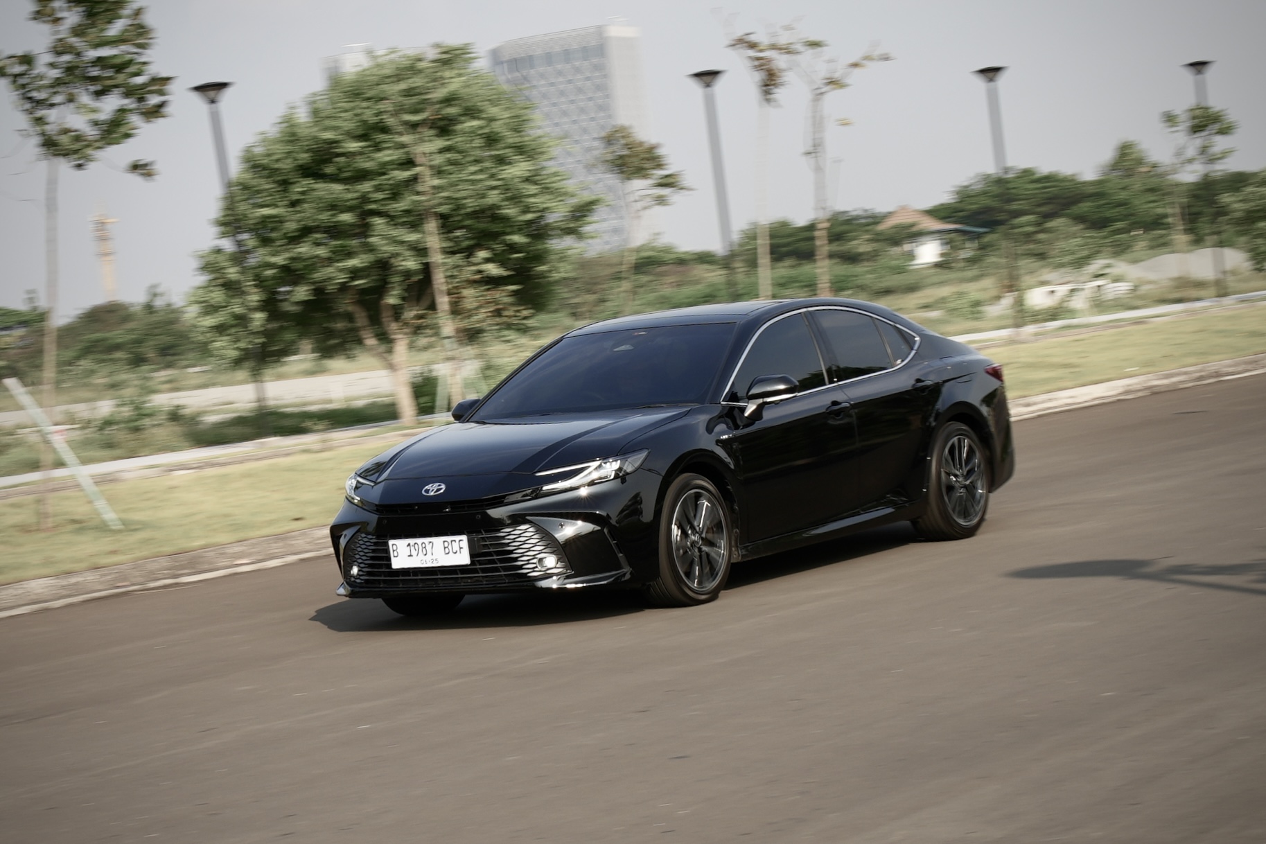 Revolusioner, Toyota Camry HEV Sabet The Best Large Sedan GridOto Award 2025