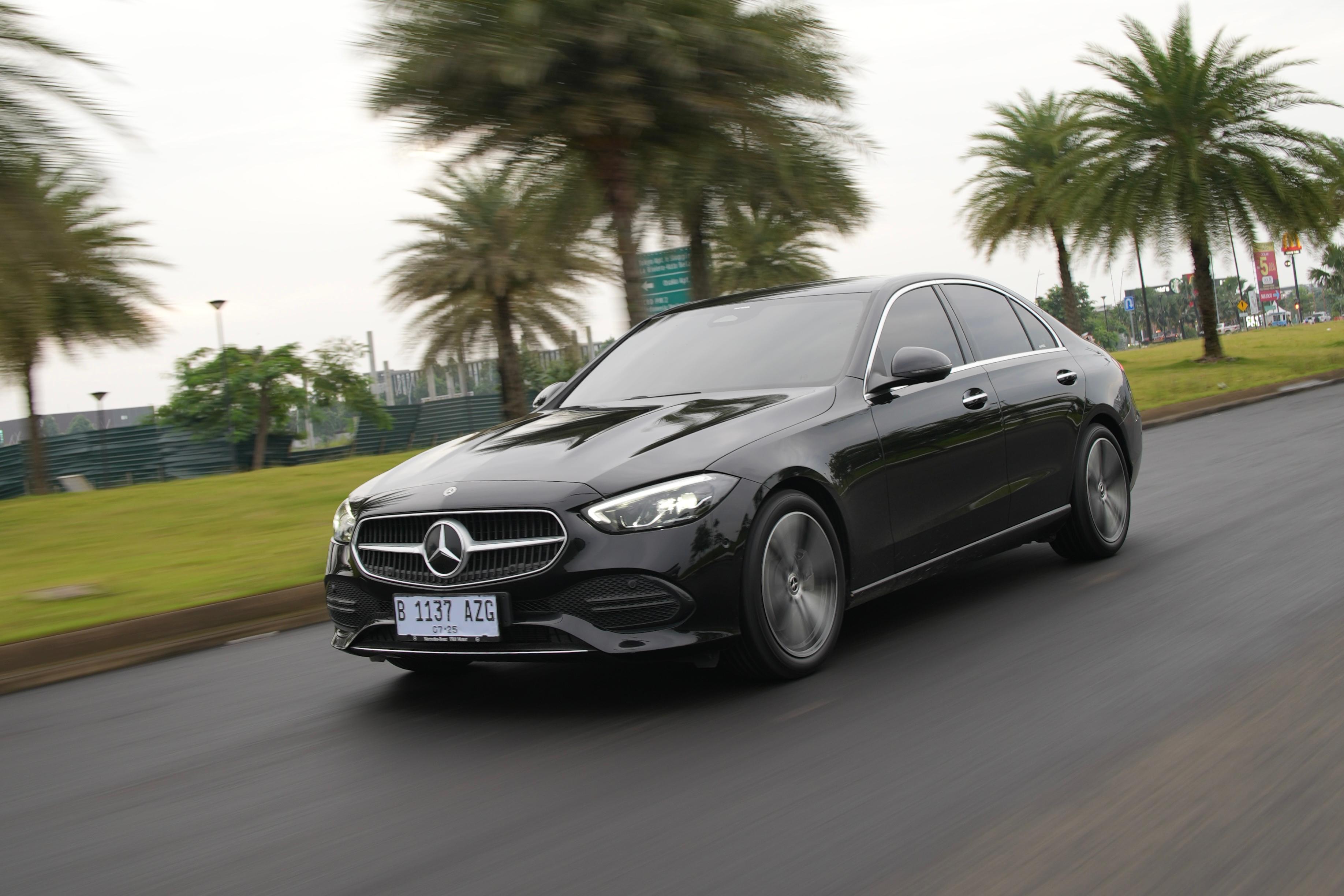Mercedes-Benz C200 Vs A200 Sedan, Kakak Adik Iritnya Mirip-mirip