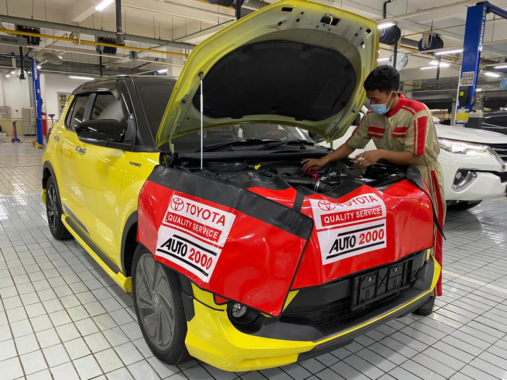 Biaya Servis Toyota Kijang Innova Zenix Hybrid di Bengkel Resmi