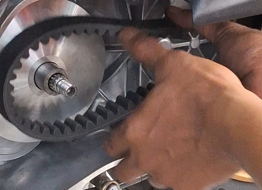 motor matic, penyebab v-belt selip, v-belt motor matic, penyebab v-belt motor matic selip, kenapa v-belt motor matic selip, v-belt motor matic selip, Dua Penyebab V-belt Kondisi Baru Di Motor Matic Masih Saja Selip