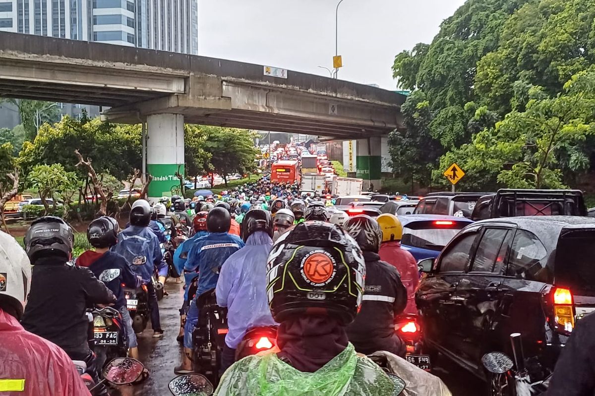 pramono anung, tol TB Simatupang, kemacetan parah, Urai Kemacetan, Pemprov Jakarta Uji Coba Gratiskan Tol TB Simatupang