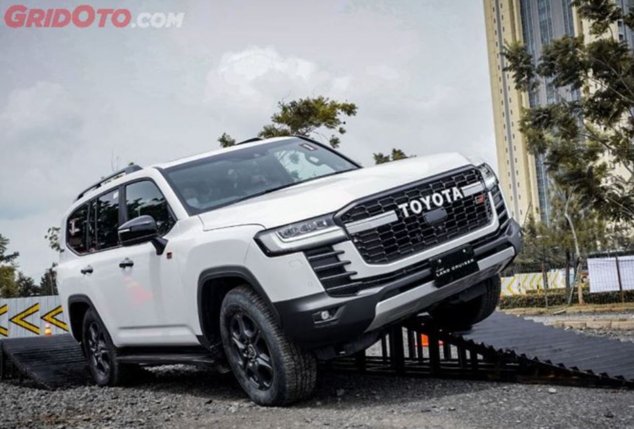 toyota, mobil baru, harga, toyota land cruiser 300, Pilihan SUV Gagah dan Sporty, Cek Harga Toyota Land Cruiser 300 per September 2025