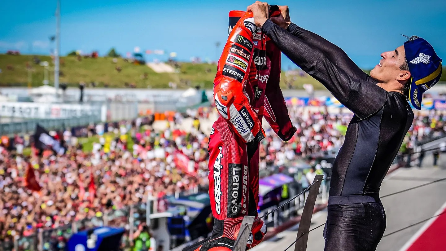 MotoGP, lionel messi, Marc Marquez, Valentino Rossi, motogp san marino, hasil motogp, Diketawain Valentino Rossi di Sprint Race, Marc Marquez Bungkam Haters di MotoGP San Marino