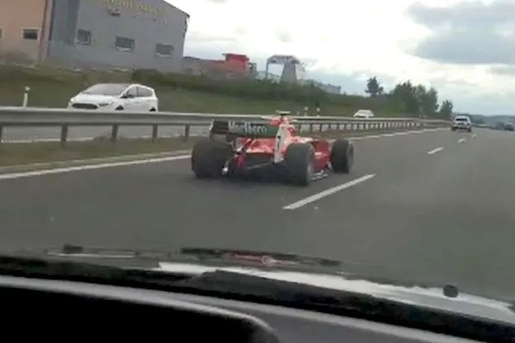 mobil f1, Formula 1, mobil Formula 1, Mobil F1 Ceko, F1 Masuk Jalan, Selama 6 Tahun Jadi Misteri, Sopir Mobil F1 Keliaran di Jalan Raya Akhirnya Terkuak
